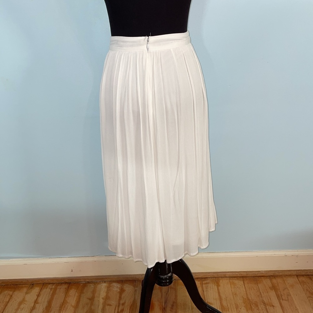 FOREVER 21 white midi skirt. Size XS. Crinkled material. Lined. Good condition. - Picture 3 of 9